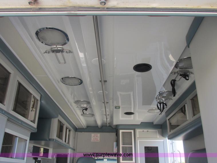 image for item J2383 2001 Ford 801 ambulance