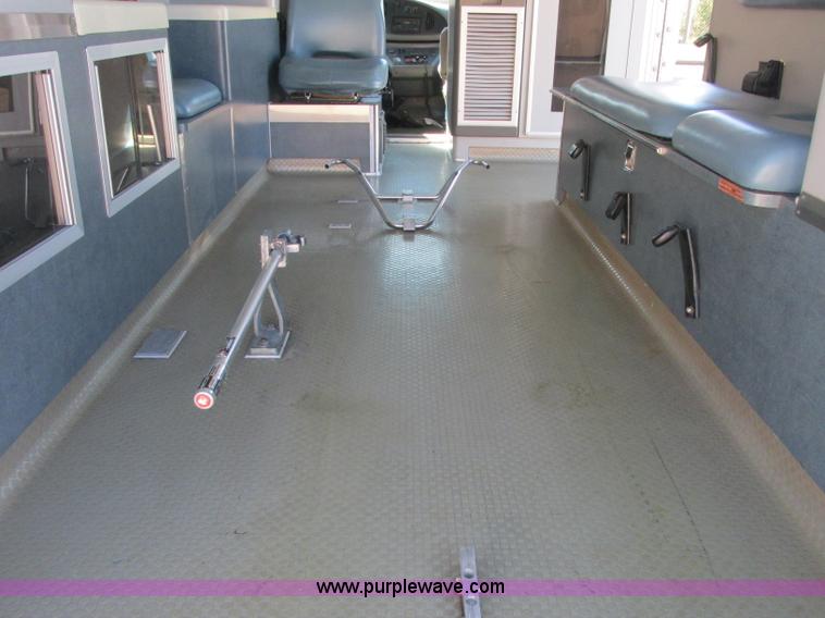 image for item J2383 2001 Ford 801 ambulance