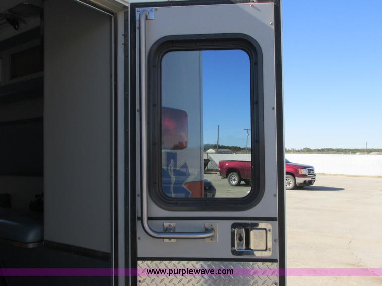 image for item J2383 2001 Ford 801 ambulance