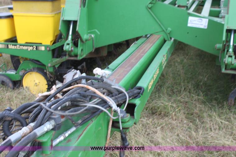 image for item F3371 1995 John Deere 7200 Conservation Max Emerge planter