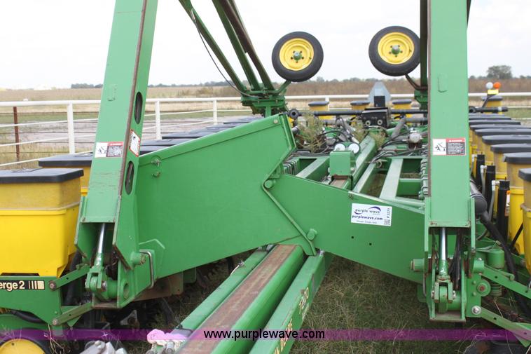 image for item F3371 1995 John Deere 7200 Conservation Max Emerge planter
