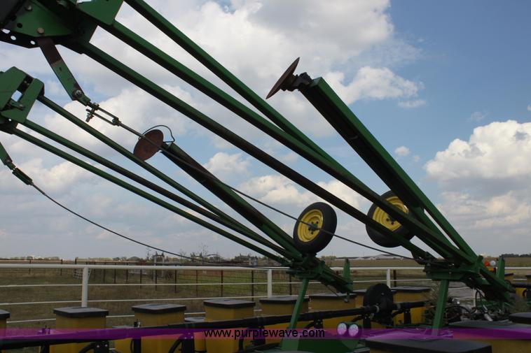 image for item F3371 1995 John Deere 7200 Conservation Max Emerge planter