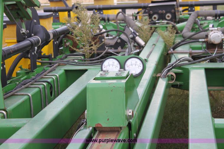 image for item F3371 1995 John Deere 7200 Conservation Max Emerge planter