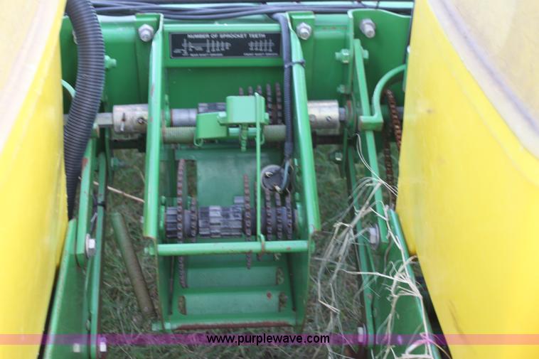 image for item F3371 1995 John Deere 7200 Conservation Max Emerge planter