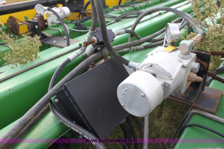 image for item F3371 1995 John Deere 7200 Conservation Max Emerge planter
