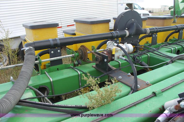 image for item F3371 1995 John Deere 7200 Conservation Max Emerge planter