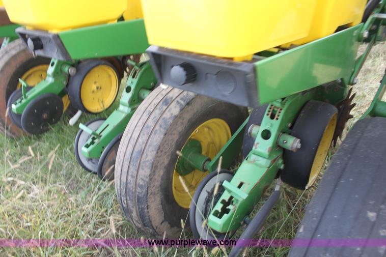 image for item F3371 1995 John Deere 7200 Conservation Max Emerge planter