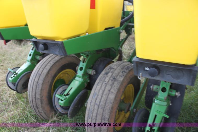 image for item F3371 1995 John Deere 7200 Conservation Max Emerge planter