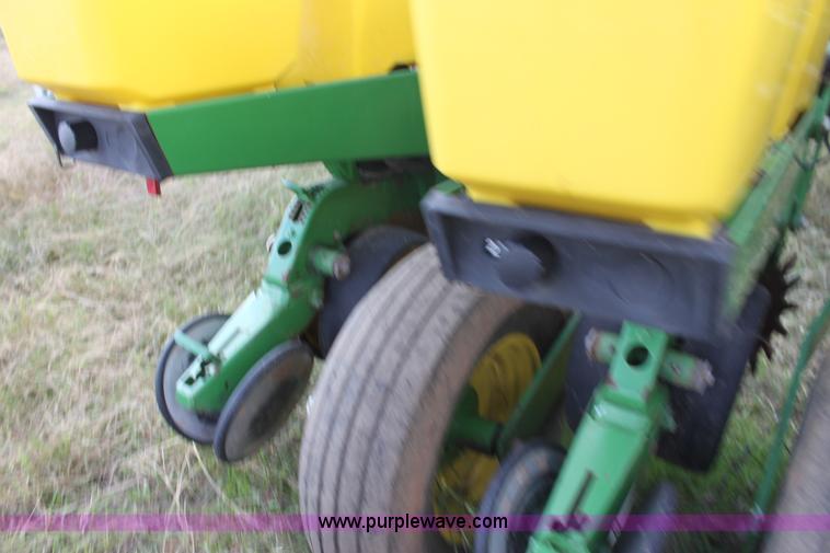image for item F3371 1995 John Deere 7200 Conservation Max Emerge planter