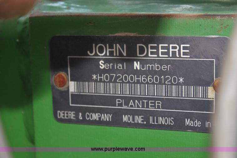 image for item F3371 1995 John Deere 7200 Conservation Max Emerge planter