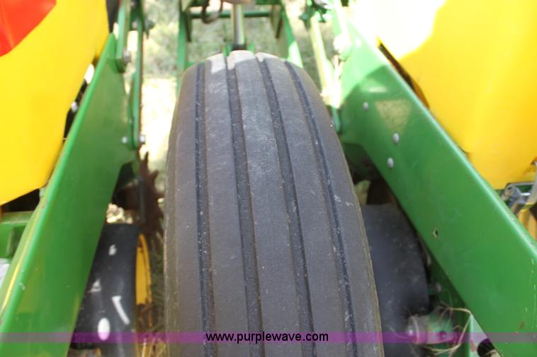image for item F3371 1995 John Deere 7200 Conservation Max Emerge planter