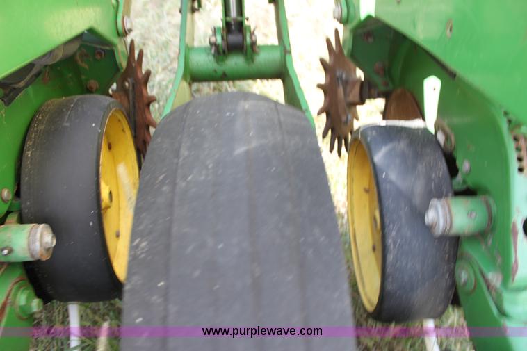 image for item F3371 1995 John Deere 7200 Conservation Max Emerge planter