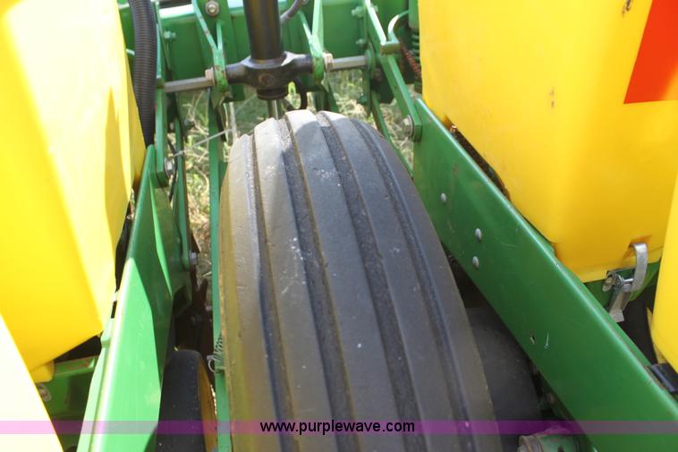 image for item F3371 1995 John Deere 7200 Conservation Max Emerge planter