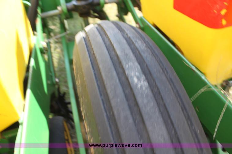 image for item F3371 1995 John Deere 7200 Conservation Max Emerge planter