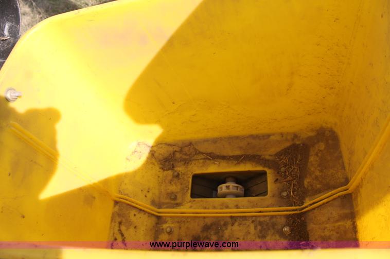 image for item F3371 1995 John Deere 7200 Conservation Max Emerge planter