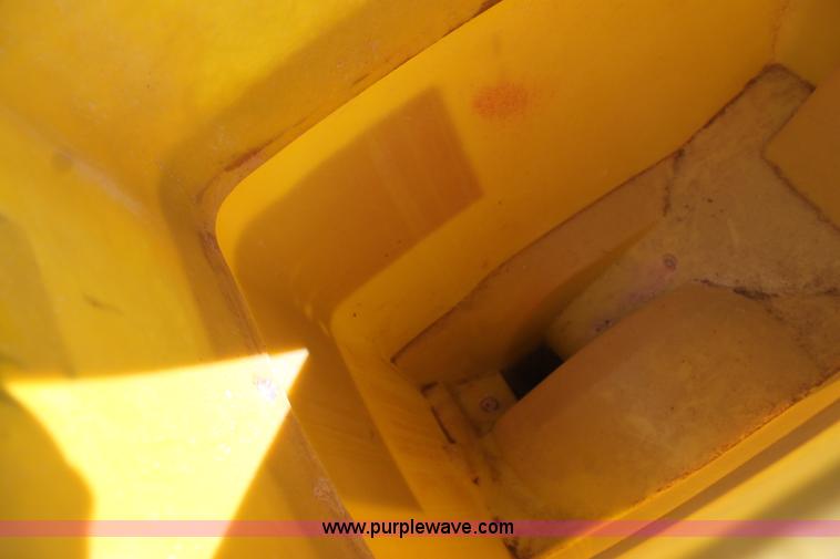 image for item F3371 1995 John Deere 7200 Conservation Max Emerge planter