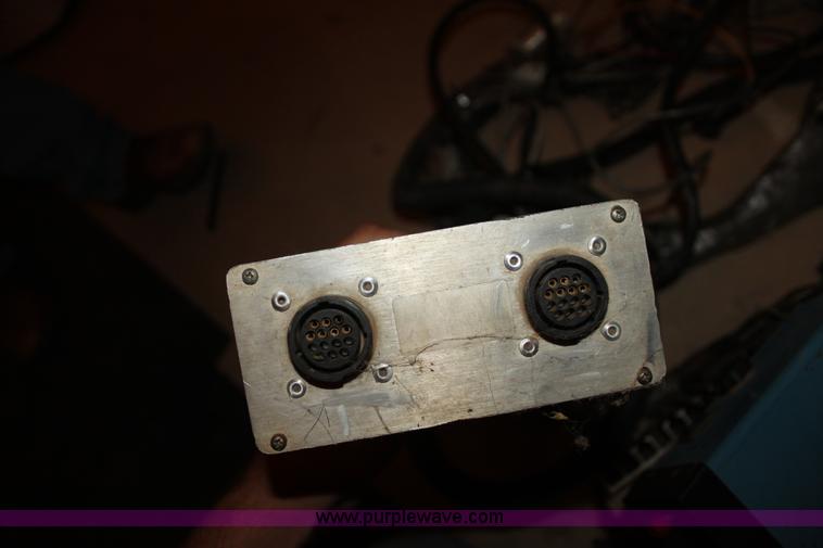 image for item F3371 1995 John Deere 7200 Conservation Max Emerge planter