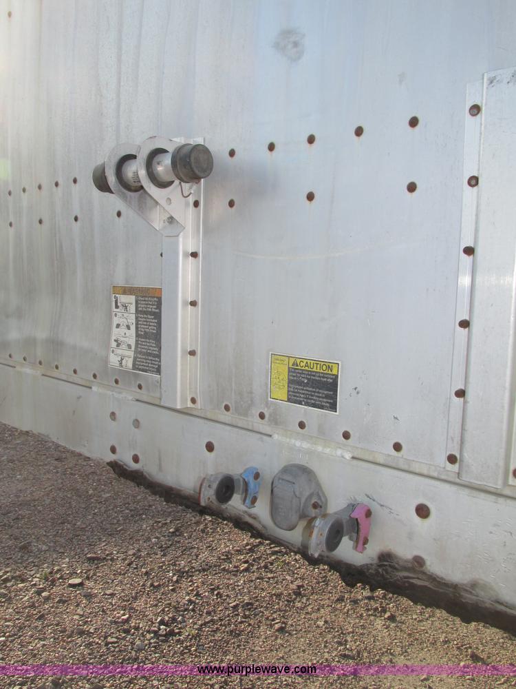 image for item F7463 2000 Wilson Stock Master 53' spread axle livestock trailer