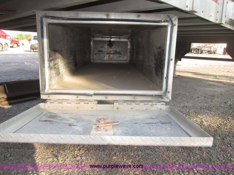 image for item F7463 2000 Wilson Stock Master 53' spread axle livestock trailer