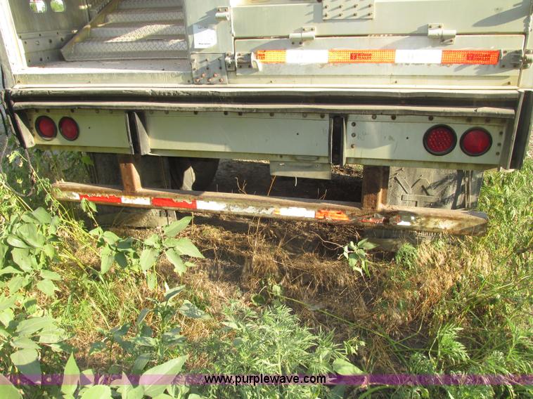 image for item F7463 2000 Wilson Stock Master 53' spread axle livestock trailer