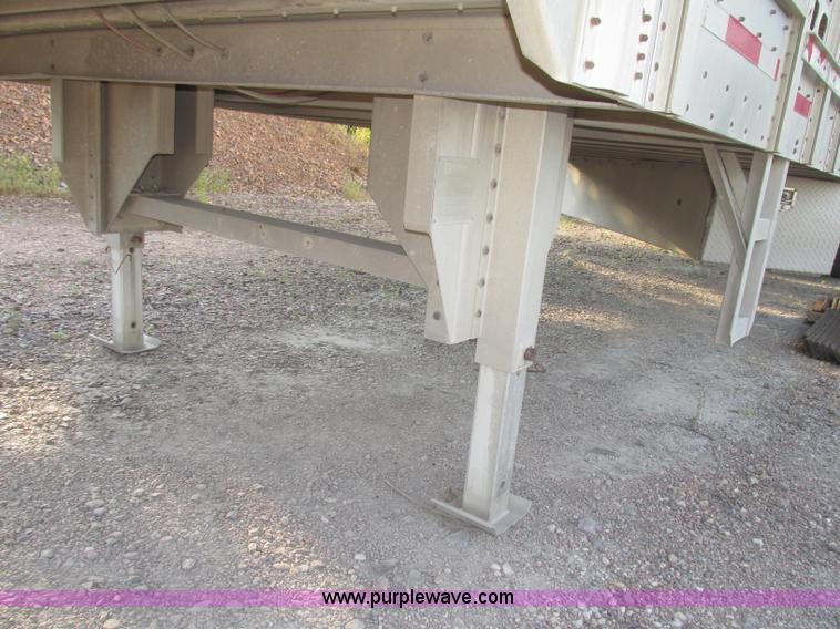 image for item F7463 2000 Wilson Stock Master 53' spread axle livestock trailer