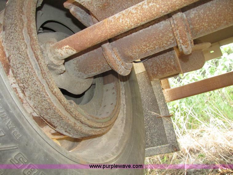 image for item F7463 2000 Wilson Stock Master 53' spread axle livestock trailer