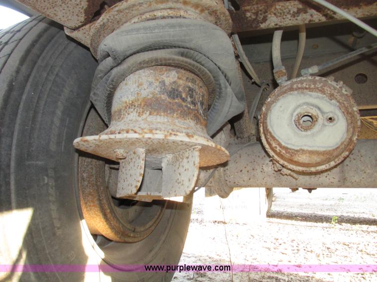 image for item F7463 2000 Wilson Stock Master 53' spread axle livestock trailer