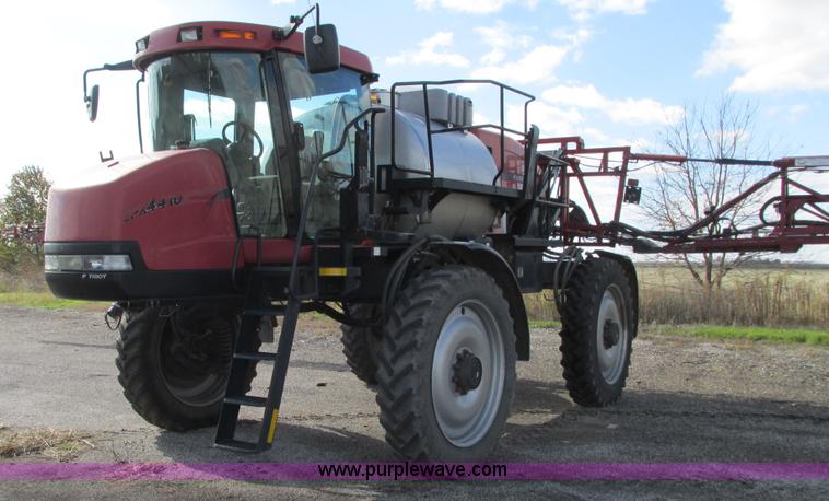 image for item G9082 2005 Case IH SPX4410 Patriot self-propelled sprayer