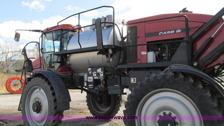 image for item G9082 2005 Case IH SPX4410 Patriot self-propelled sprayer