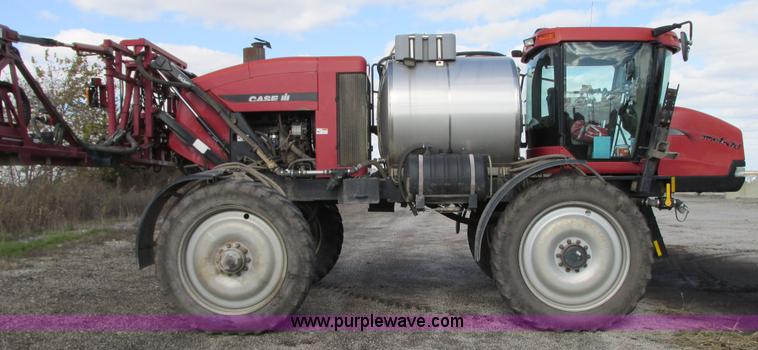 image for item G9082 2005 Case IH SPX4410 Patriot self-propelled sprayer