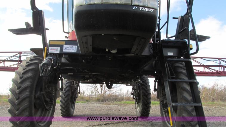 image for item G9082 2005 Case IH SPX4410 Patriot self-propelled sprayer