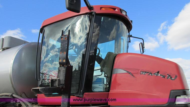 image for item G9082 2005 Case IH SPX4410 Patriot self-propelled sprayer