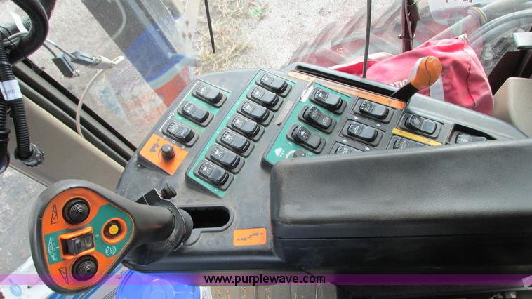 image for item G9082 2005 Case IH SPX4410 Patriot self-propelled sprayer