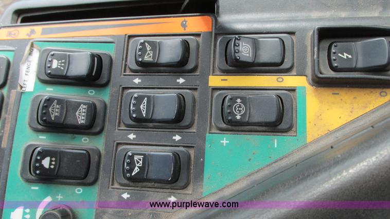 image for item G9082 2005 Case IH SPX4410 Patriot self-propelled sprayer