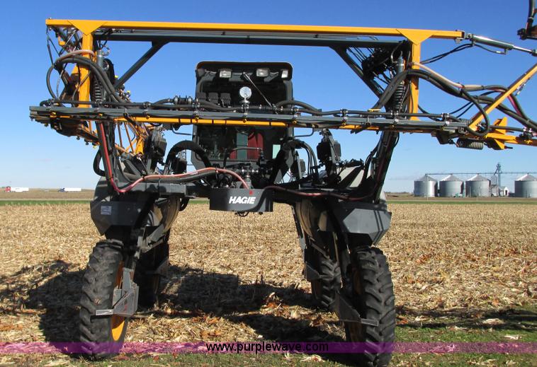 image for item G9083 2010 Hagie DTS-8 self-propelled sprayer with trailer