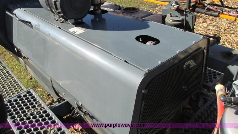 image for item G9083 2010 Hagie DTS-8 self-propelled sprayer with trailer