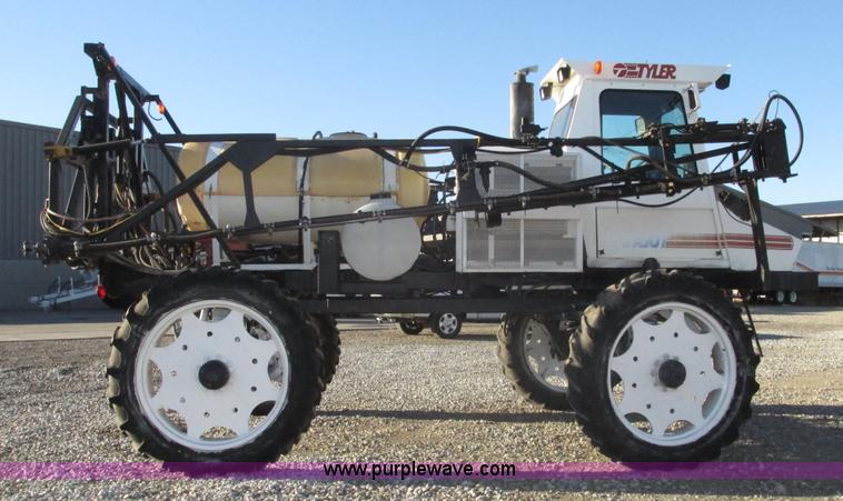 image for item G9900 1992 Tyler Patriot self-propelled sprayer