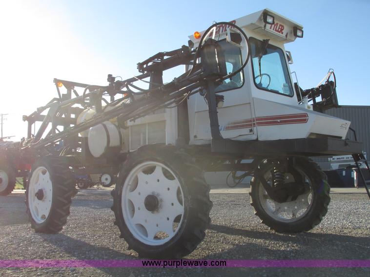 image for item G9900 1992 Tyler Patriot self-propelled sprayer