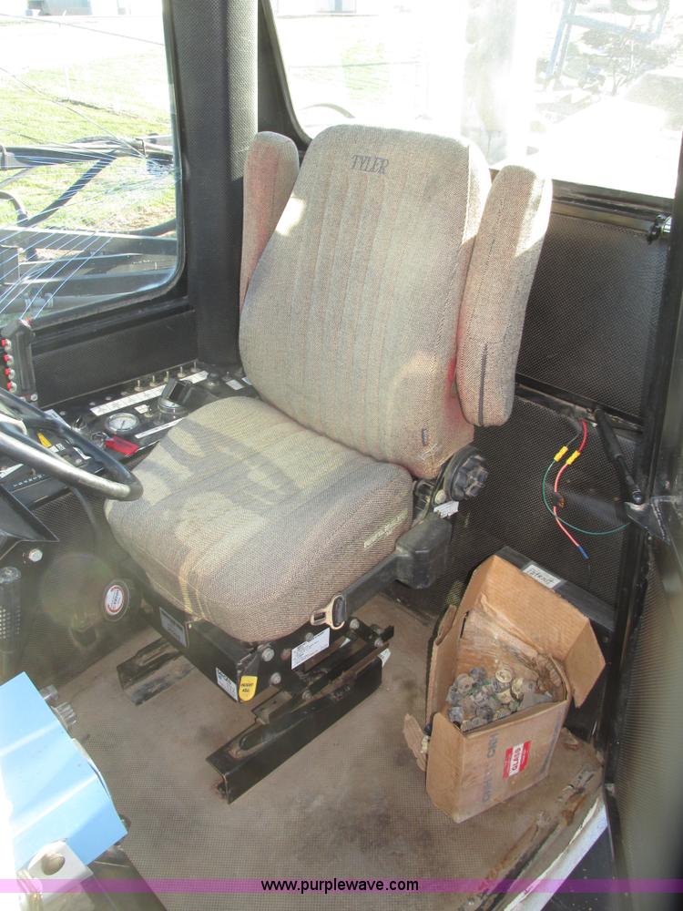 image for item G9900 1992 Tyler Patriot self-propelled sprayer