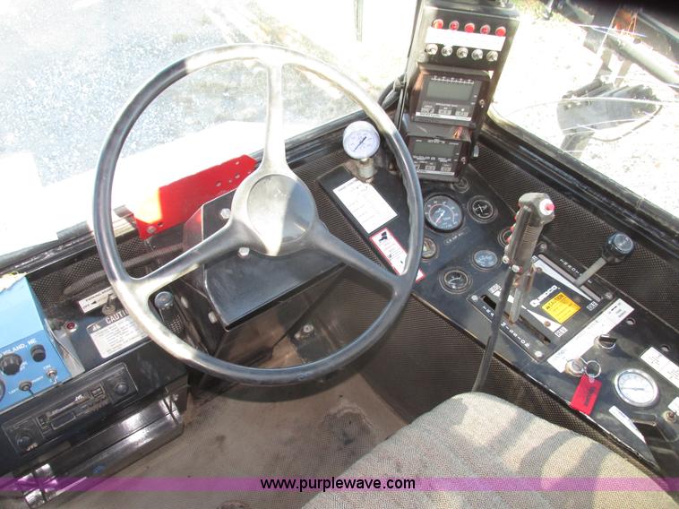 image for item G9900 1992 Tyler Patriot self-propelled sprayer