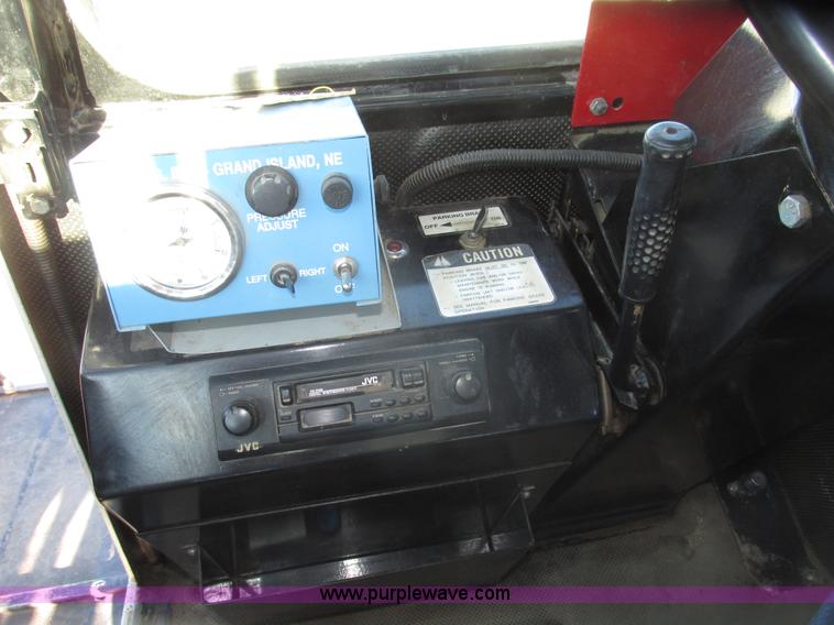 image for item G9900 1992 Tyler Patriot self-propelled sprayer