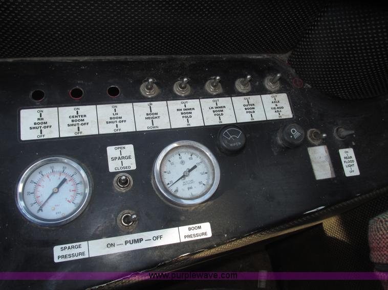 image for item G9900 1992 Tyler Patriot self-propelled sprayer