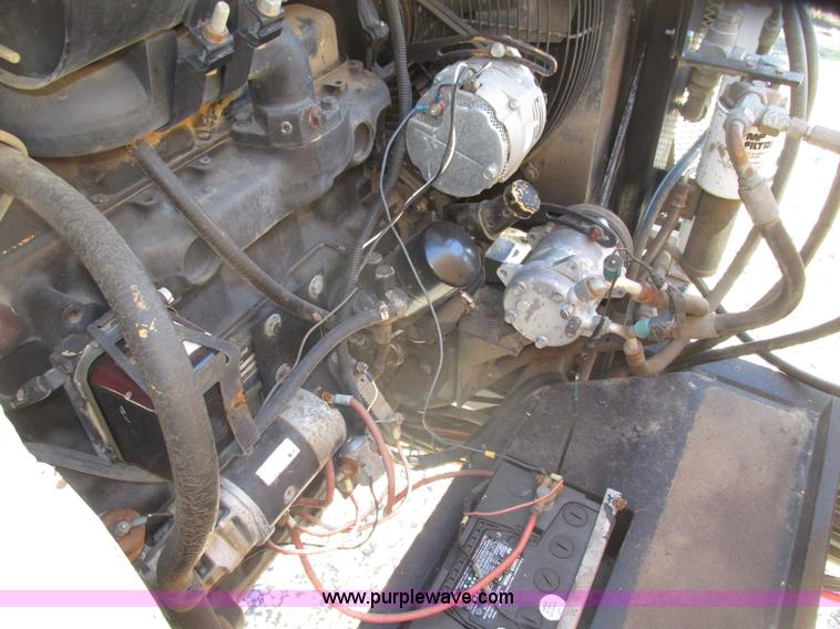 image for item G9900 1992 Tyler Patriot self-propelled sprayer