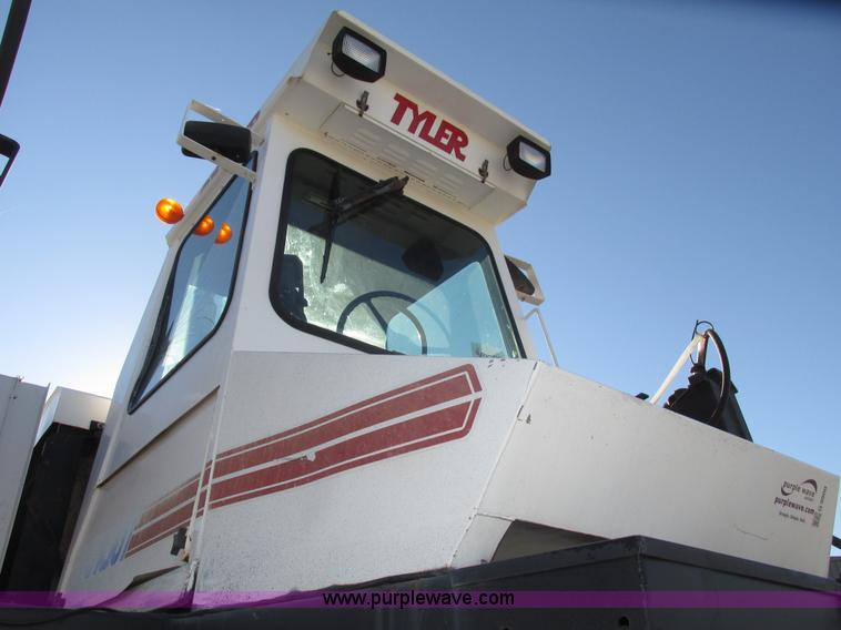 image for item G9900 1992 Tyler Patriot self-propelled sprayer