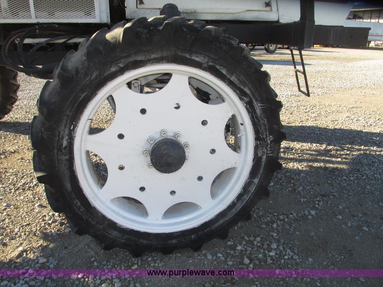 image for item G9900 1992 Tyler Patriot self-propelled sprayer