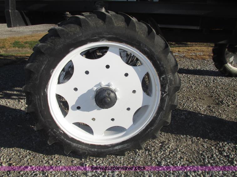 image for item G9900 1992 Tyler Patriot self-propelled sprayer