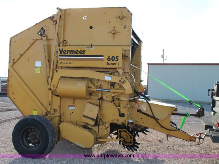 image for item H1690 1992 Vermeer 605 Super J round baler