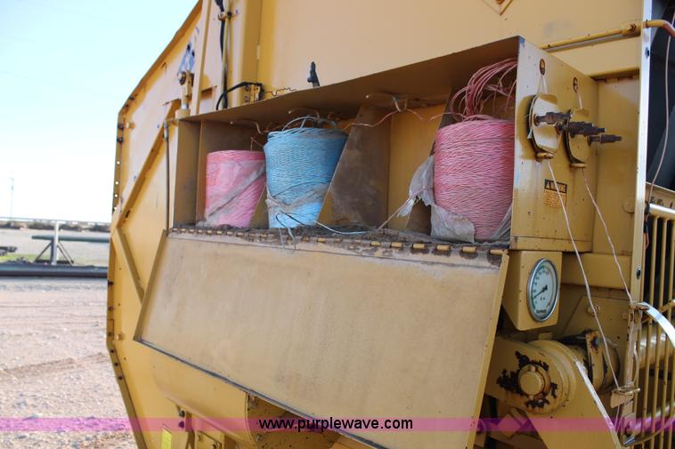 image for item H1690 1992 Vermeer 605 Super J round baler