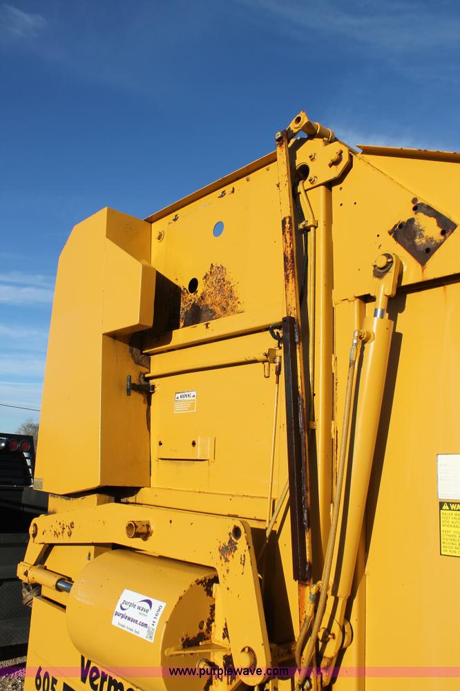 image for item H1690 1992 Vermeer 605 Super J round baler