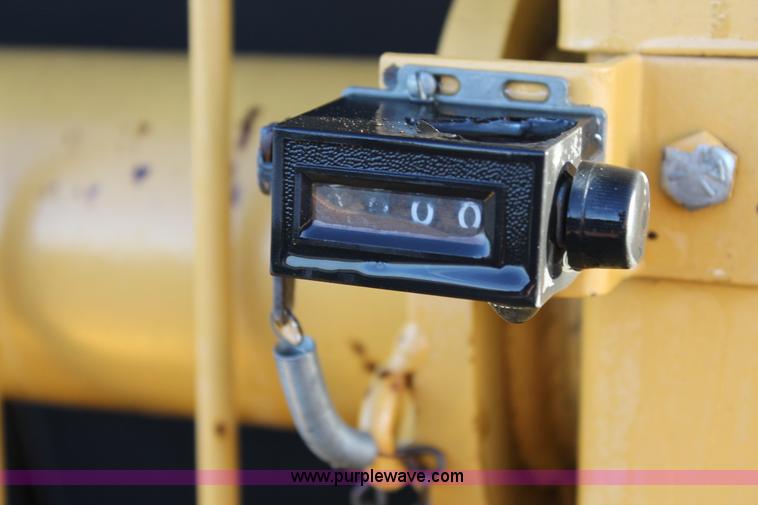 image for item H1690 1992 Vermeer 605 Super J round baler